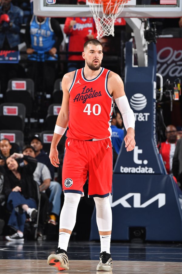 Phương tiện truyền thông Hoa Kỳ: Zubac trở thành trụ cột của Clippers, sự trỗi dậy của anh ấy giúp đ