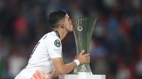 Chính thức: Hậu vệ Agde của West Ham để tham gia Marseille