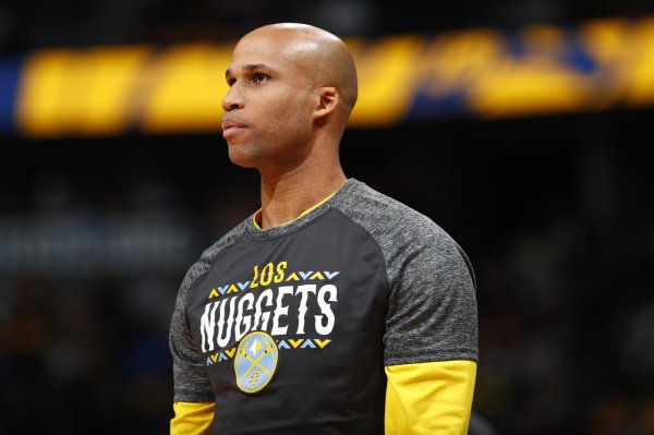 BARKLEY: Jandu dẫn đến dòng giàu thứ hai! RJ: Bạn cũng đã đến Rockets. Lakers 2004 F4