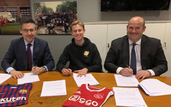Đã ở cấp độ của các cựu chiến binh! Ở tuổi 22, De Jong gia nhập Barcelona với tổng số 86 triệu euro 