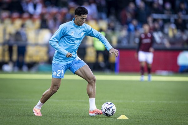 Bài đăng: Hậu vệ Marseille Agde đã bị người hâm mộ tấn công tại sân bay và gần như bị tát vào mặt